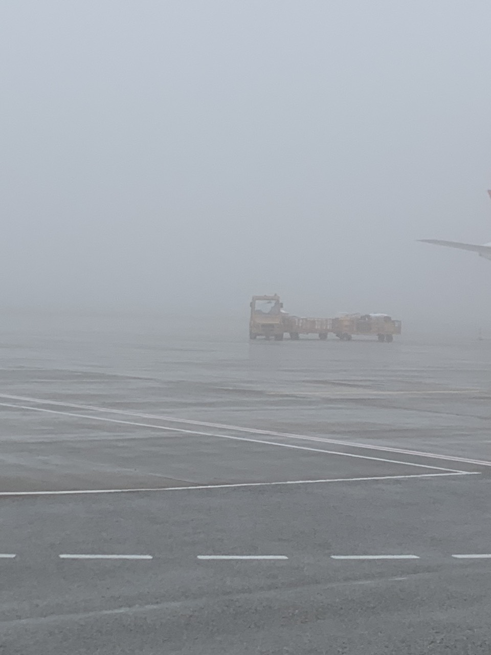 Sương mù tại sân đỗ tàu bay