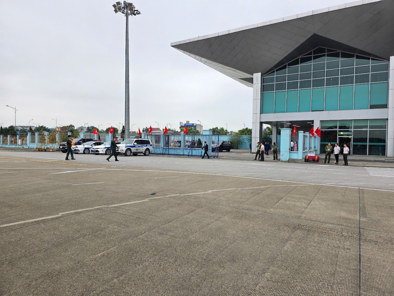 Ảnh có chứa ngoài trời, bầu trời, mặt đất, con đườngNội dung do AI tạo ra có thể không chính xác.